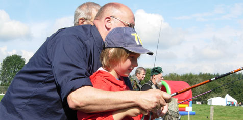 Initiations à la pêche lors des démonstrations forestières Paliseul 2011